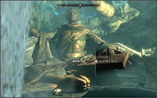 Mercer jest naprawdę dobrym szermierzem, posługującym się dwoma ostrzami (jedno z nich ma moc wysysania życia) - Ślepota | Questy Gildii Złodziei | Solucja Skyrim - Skyrim - poradnik, mapy, questy