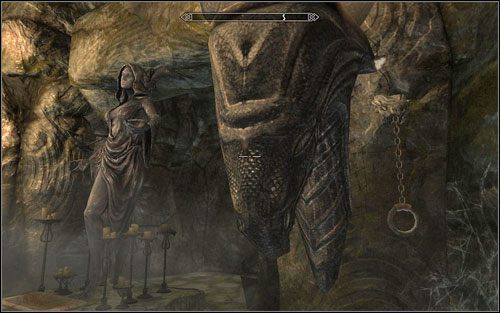 Wychodząc z mrocznego pomieszczenia, staniesz naprzeciwko statuy Nocnicy - Powrót ciemności | Questy Gildii Złodziei | Solucja Skyrim - Skyrim - poradnik, mapy, questy