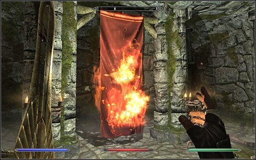 Kiedy będziesz szedł w głąb jaskini, w pewnym momencie odnajdziesz sztandar buńczucznych złodziei - podpalając go, wypełnisz zadanie opcjonalne Zniszcz Sztandar Letnich Cieni (jego zaliczenie poskutkuje większą nagrodą na zakończenie całego wątku) - Reputacja - Wichrowy Tron - Cienie z Summerset | Questy Gildii Złodziei | Skyrim - Skyrim - poradnik, mapy, questy