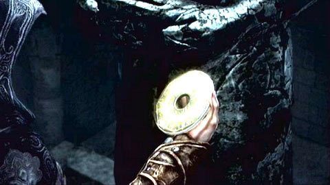 Po drugiej stornie czeka na ciebie posąg z kluczem Altaira - Sekwencja 5 - Dziedzic imperium (4-6) | Opis przejścia - Assassins Creed: Revelations PC - kompletny poradnik do gry