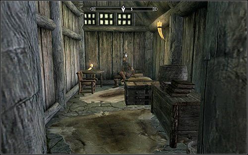 Po tym jak kurier pojawi się w gospodzie warto dodatkowo odczekać aż wybierze się na spoczynek (powyższy screen) - Fałszywy front | Questy Legionu Cesarskiego | Solucja Skyrim - Skyrim - poradnik, mapy, questy