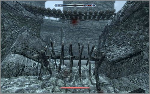 Trzeci wariant to mniejsze wejście do fortu w jego południowo-wschodniej części (powyższy screen) - Bitwa o fort Zielony Mur | Questy Legionu Cesarskiego | Solucja Skyrim - Skyrim - poradnik, mapy, questy
