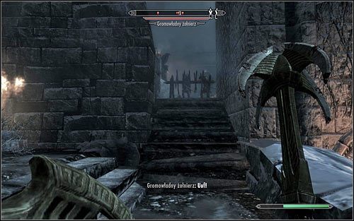 Obie wspomniane wyżej ścieżki prowadzą do pokazanego na powyższym screenie północnego przejścia - Bitwa o miasto Wichrowy Tron | Questy Legionu Cesarskiego | Solucja Skyrim - Skyrim - poradnik, mapy, questy