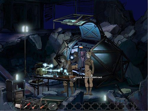 A także jeszcze jedną z Delvinem, w trakcie której podmień kasetę o awarii elektrowni, leżącą z prawej strony blatu, przy którym działa mężczyzna, na posiadaną kasetę wideo z nagraniem konferencji - Zdobądź kasetę | Rozdział 2 - Noc w hotelu Global | A New Beginning - A New Beginning: Odrodzenie - poradnik do gry