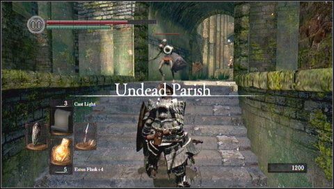 W pierwszej kolejności musimy poradzić sobie z dzikiem okutym w zbroję - Undead Parish (1) | Opis przejścia Dark Souls - Dark Souls - poradnik do gry