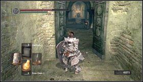 Podchodzimy do wejścia do kościoła - musimy uważać, gdyż szybko zaatakuje nas nowy typ rycerza - Undead Parish (2) | Opis przejścia Dark Souls - Dark Souls - poradnik do gry