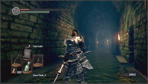 Na końcu korytarza są zamknięte drzwi - warto je zapamiętać - Depths (2) | Opis przejścia Dark Souls - Dark Souls - poradnik do gry
