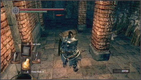 Wychodzimy na korytarz, przez który przelatują kule i skręcamy w lewo - Sens Fortress (2) | Opis przejścia Dark Souls - Dark Souls - poradnik do gry
