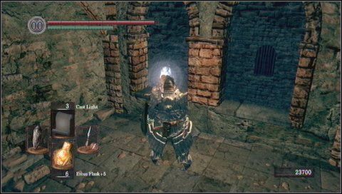 Teraz wracamy do miejsca prowadzącego do komnaty, z której głazy zaczynają swoją drogę (windą z powrotem do góry) - Sens Fortress (2) | Opis przejścia Dark Souls - Dark Souls - poradnik do gry