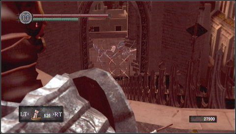 Po wyeliminowaniu jednego z przeciwników, zbieramy w dół nie zatrzymując się - Anor Londo (3) | Opis przejścia Dark Souls - Dark Souls - poradnik do gry