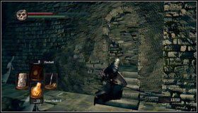 Za zakrętem [1] jest wejście w prawo do budynku - New Londo Ruins (1) | Opis przejścia Dark Souls - Dark Souls - poradnik do gry