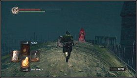 W kominie jest drabina prowadząca w górę - uwaga, podczas wspinaczki mogą zaatakować nas duchy - New Londo Ruins (2) | Opis przejścia Dark Souls - Dark Souls - poradnik do gry