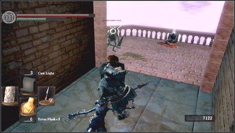 Po obu stronach wewnętrznego balkoniku są też skrzynie - ale uwaga - The Dukes Archives (2) | Opis przejścia Dark Souls - Dark Souls - poradnik do gry