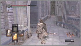 Po wyjściu zabijamy przeciwnika ukrywającego się z prawej - The Dukes Archives II (1) | Opis przejścia Dark Souls - Dark Souls - poradnik do gry