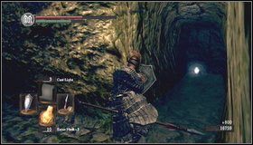 W tunelu szukamy kolejnego tajnego przejścia w prawo - Bonus- Painted World of Ariamis (2) | Opis przejścia Dark Souls - Dark Souls - poradnik do gry