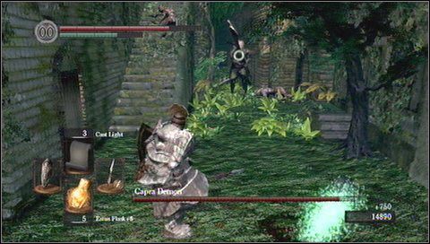 Krok 4 - Czekamy aż Capra także zeskoczy na dół - tutaj zadajemy mu 2-3 ciosy. Powtarzamy. - Capra Demon | Jak zabić bossa w Dark Souls - Dark Souls - poradnik do gry
