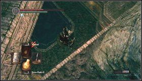 Po wejściu na arenę podbiegamy do przodu [1] i zeskakujemy na właściwe pole bitwy - Pinwheel | Jak zabić bossa w Dark Souls - Dark Souls - poradnik do gry