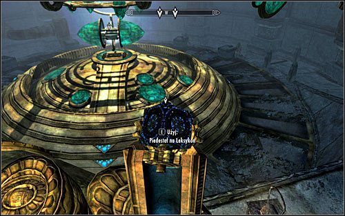 Najważniejszą czynnością z punktu widzenia przechodzenia opisywanego daedrycznego questu jest oczywiście zabranie z piedestału naładowanego runicznego leksykonu (powyższy screen) - Zachowanie treści Pradawnego Zwoju (2) | Okno do świata duchów | Solucja Skyrim - Skyrim - poradnik, mapy, questy