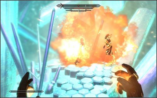 Jeżeli Twoja postać preferuje używanie broni dystansowej, to wykonuj precyzyjne ataki i często poruszaj się na boki, nie dając się trafić - Wariant B - Zaniesienie Gwiazdy Anarei | Czarna Gwiazda | Solucja Skyrim - Skyrim - poradnik, mapy, questy