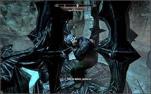 Nowo pozyskanej buławy nie musisz wybierać z inwentarza, bo automatycznie stanie się ona Twoją domyślną bronią - Powrót do ołtarza Molaga Bala | Dom koszmarów | Solucja Skyrim - Skyrim - poradnik, mapy, questy