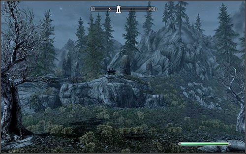 Z racji tego, że ołtarz znajduje się na szczycie góry dobrze byłoby wybrać się w to miejsce konno, dzięki czemu po drodze nie będziesz musiał tracić czasu na wspinaczkę - Uaktywnienie questu | Jedyne lekarstwo | Solucja Skyrim - Skyrim - poradnik, mapy, questy