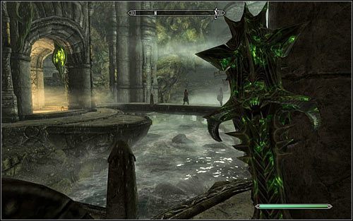 Zbadaj kufer znajdujący się w miejscu, w którym uaktywniły się wcześniej ostrza, po czym wybierz wschodni korytarz - Wyprawa do ruin Bthardamz (1) | Jedyne lekarstwo | Solucja Skyrim - Skyrim - poradnik, mapy, questy