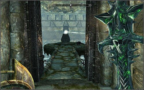 Zignoruj zachodnie schody i skorzystaj z tych znajdujących się we wschodniej części pomieszczenia - Oczyszczenie świątyni z sił zła (2) | Przedświt | Solucja Skyrim - Skyrim - poradnik, mapy, questy