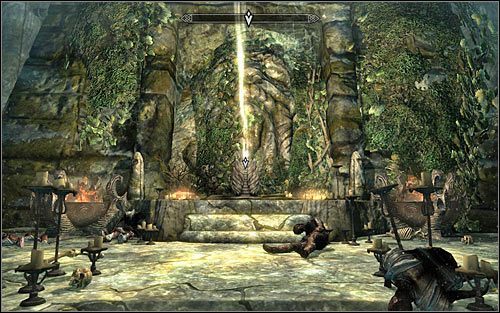 Polecam oczywiście rozpocząć od zbadania ciała Malkorana, ale niestety nie będzie on miał przy sobie żadnych rzadkich przedmiotów - Odzyskanie Przedświtu | Przedświt | Solucja Skyrim - Skyrim - poradnik, mapy, questy