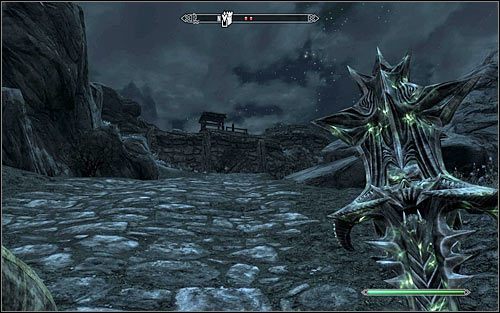 Wewnątrz fortu przebywają przeciwnicy i jeżeli wizja staczania z nimi walk nie przeraża Cię, to skorzystaj z głównego wejścia, docierając do fortu od południowego-zachodu (powyższy screen) - Wyprawa do Morvunskar | Pamiętna noc | Solucja Skyrim - Skyrim - poradnik, mapy, questy