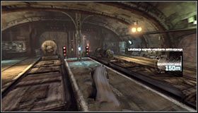 Po dotarciu na stację ostrożnie zbliż się do stojących po lewej stronie dwóch wartowników i jednocześnie się ich pozbądź #1 - Wyłącz ostatnie, podziemne urządzenie zakłócające Pingwina | Główny wątek - Batman: Arkham City - poradnik do gry