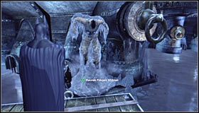 Po raz kolejny musisz teraz skorzystać z haka, aczkolwiek w tym przypadku należy namierzyć jeden z okolicznych punktów zakotwiczenia #1 - Uratuj pozostałych tajnych policjantów w muzeum (2) | Główny wątek - Batman: Arkham City - poradnik do gry