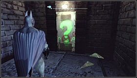 Podejdź do pytajnika #1 i wciśnij SPACJĘ (lub przycisk A na padzie) w celu zburzenia fragmentu tutejszej ściany - Szarada Enigmy (1) | Misje poboczne w Batman Arkham City - Batman: Arkham City - poradnik do gry