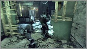 Na koniec proponuję zostawić sobie wartownika, który co pewien czas udaje się do niewielkiego pomieszczenia zlokalizowanego na południowy-wschód od wejścia do skarbca #1 - Wykradnij karty dostępu trzem strażnikom TYGERA tak, żeby nikt cię nie zobaczył ani nie usłyszał | Misje Kobiety-Kota - Batman: Arkham City - poradnik do gry