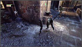 Po dotarciu w okolice wejścia do muzeum dobrze byłoby zaatakować z zaskoczenia obecnych tu wrogów #1 - Zabierz Dwóm Twarzom łup Kobiety-Kota w muzeum | Misje Kobiety-Kota - Batman: Arkham City - poradnik do gry