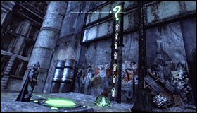 Poszybuj w stronę płyty naciskowej, ale po chwili przytrzymaj dodatkowo lewy CTRL (lub prawy trigger na padzie) celem uaktywnienia umiejętności bomba pikująca #1 - Park Row - Trofea Batmana (16-23) | Zagadki w Batman Arkham City - Batman: Arkham City - poradnik do gry