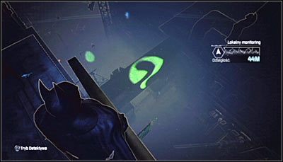 Jeżeli zbadasz z pomocą trybu detektywa okolice oznaczonego przez grę punktu, to zauważysz, że znajdują się tu niekompletny pytajnik oraz kropka (powyższy screen) - Park Row - Zagadki słowne | Zagadki w Batman Arkham City - Batman: Arkham City - poradnik do gry