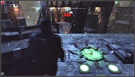 Była to już ostatnia płyta, tak więc po odbiciu się od ściany użyj pazura w celu przedostania się na dach południowego budynku #1 - Mila Rozrywki - Trofea Batmana (06-12) | Zagadki w Batman Arkham City - Batman: Arkham City - poradnik do gry