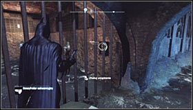 Docelowo powinieneś dotrzeć do kraty, za którą będzie widać trofeum #1 - Mila Rozrywki - Trofea Batmana (13-20) | Zagadki w Batman Arkham City - Batman: Arkham City - poradnik do gry