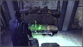 Wejdź do celi i zauważ, że jedna ze ścian jest mniej wytrzymała #1 - Mila Rozrywki - Trofea Batmana (13-20) | Zagadki w Batman Arkham City - Batman: Arkham City - poradnik do gry