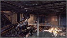 Jeżeli jest to konieczne podciągnij się, a następnie wybierz się na południe, zatrzymując się po dotarciu do zalanej części parkingu #1 - Mila Rozrywki - Zagadki słowne | Zagadki w Batman Arkham City - Batman: Arkham City - poradnik do gry