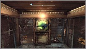 Bądź gotowy do puszczenia klawisza CTRL (lub triggera) i przytrzymania klawisza S (lub wychylenia na padzie gałki analogowej do dołu) gdy tylko Batman znajdzie się przy otworze #1 - Dzielnica przemysłowa - Trofea Batmana (08-13) | Zagadki w Batman Arkham City - Batman: Arkham City - poradnik do gry