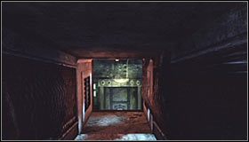 Po znalezieniu się w największym pomieszczeniu magazynu wskocz do szybu wbudowanego w posadzkę #1 - Dzielnica przemysłowa - Balony, Trofea Kobiety-Kota | Zagadki - Batman: Arkham City - poradnik do gry