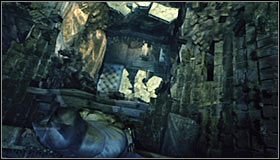 Po dotarciu na zachodnią półkę załącz tryb detektywa, dzięki czemu będziesz mógł odnotować, że tutejsza posadzka nadaje się do zniszczenia #1 - Metro - Zagadki słowne, Szczęki Jokera, Trofea Kobiety-Kota | Zagadki - Batman: Arkham City - poradnik do gry