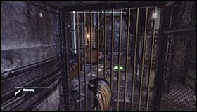 Wybierz teraz z inwentarza batarang i rzuć nim w lewy pytajnik #1 - Zaułki - Trofea Batmana (17-23) | Zagadki w Batman Arkham City - Batman: Arkham City - poradnik do gry