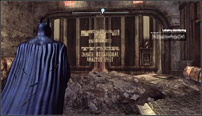 Odszukaj bramę z logo TYGERA (powyższy screen) i zeskanuj ją - Zaułki - Zagadki słowne | Zagadki w Batman Arkham City - Batman: Arkham City - poradnik do gry