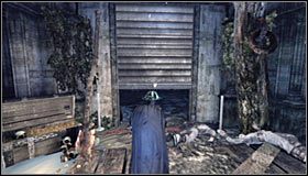 Ustaw się przy zamkniętej bramie na północ od trofeum, wybierz z inwentarza impuls elektryczny i wyceluj w silnik przemysłowy #1 - Muzeum - Trofea Batmana (11-23) | Zagadki w Batman Arkham City - Batman: Arkham City - poradnik do gry