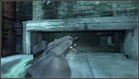 Zbliż się do miejsca ukrycia trofeum od zachodniej strony, a powinieneś zauważyć, iż jest ono schowane pod budynkiem #1 - Cudowne Miasto - Trofea Batmana (08-17) | Zagadki w Batman Arkham City - Batman: Arkham City - poradnik do gry