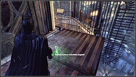 Wkrótce powinieneś znaleźć się przy zachodniej ścianie budynku i tu musisz przesuwać się na południe #1 - Cudowne Miasto - Trofea Batmana (18-25) | Zagadki w Batman Arkham City - Batman: Arkham City - poradnik do gry