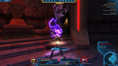 Wejdź po schodach w [8] i odnajdź świecący stożek - (L05) A Little Knowledge | Sith Inquistor | Star Wars The Old Republic - Star Wars: The Old Republic - poradnik do gry