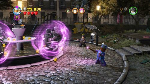 Gdy już uratowaliśmy 3 towarzyszy, udajemy się do fontanny i używamy na jednym z posągów magii WL - Mroczne czasy (2) | Opis przejścia - Rok 5 | LEGO Harry Potter Lata 5-7 - LEGO Harry Potter: Lata 5-7 - poradnik do gry